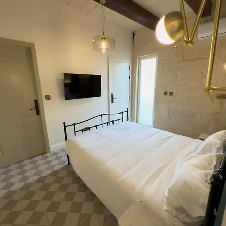 Number 14 Gazde/Camere de închiriat *