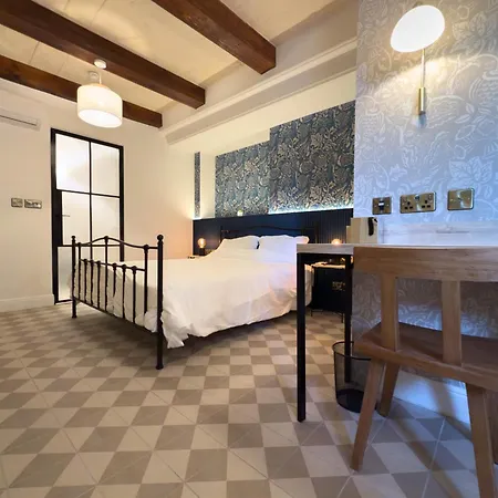 Gazde/Camere de închiriat Number 14 *