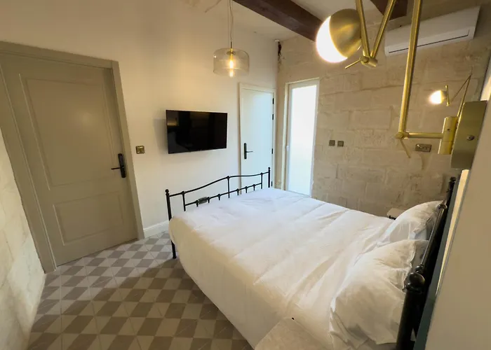 Number 14 Gazde/Camere de închiriat *