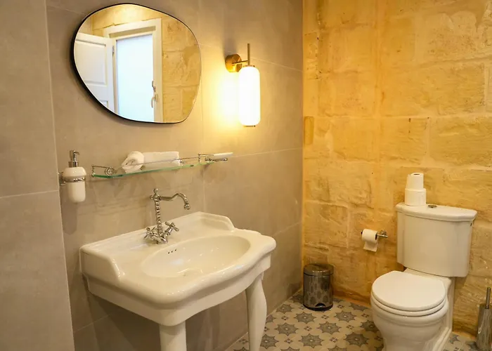 Number 14 Gazde/Camere de închiriat